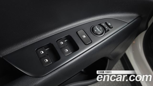 Kia Stonic 2018 — photo 30