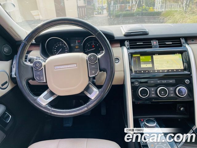 Land Rover Discovery 2017 — photo 9