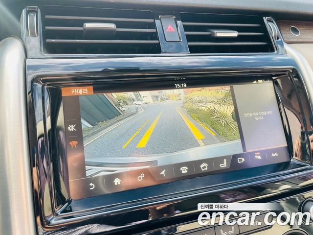 Land Rover Discovery 2017 — photo 16