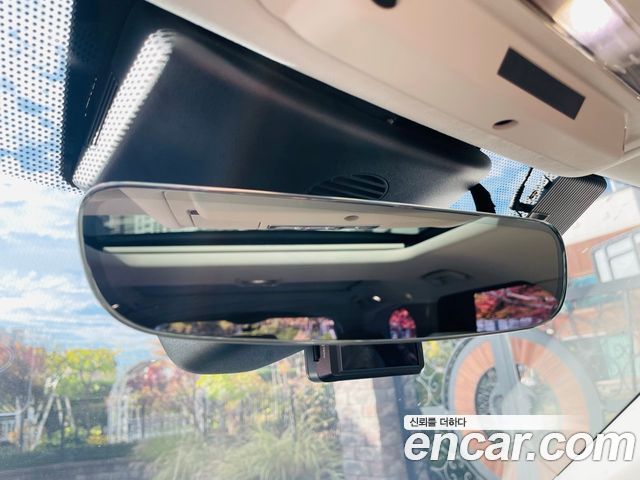 Land Rover Discovery 2017 — photo 17