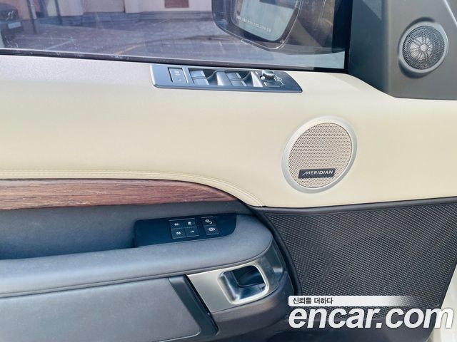 Land Rover Discovery 2017 — photo 18