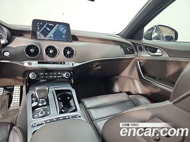 Kia Stinger 2019 — photo 10