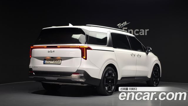 Kia Canival 2024 — photo 2