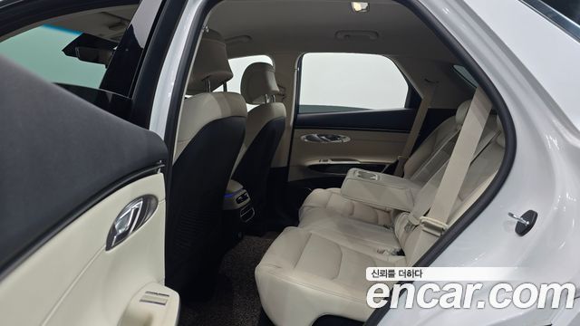 Genesis GV70 2023 — photo 18