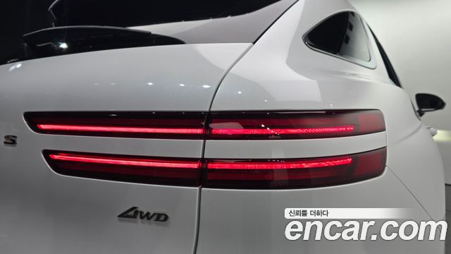 Genesis GV70 2023 — photo 9