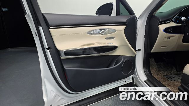 Genesis GV70 2023 — photo 14