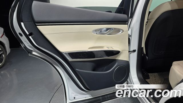 Genesis GV70 2023 — photo 15