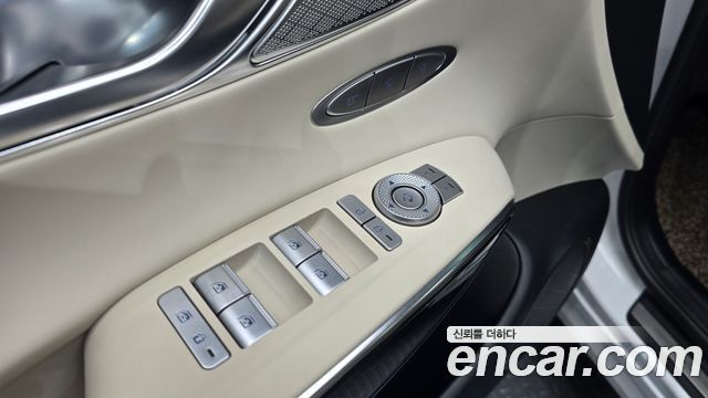Genesis GV70 2023 — photo 27