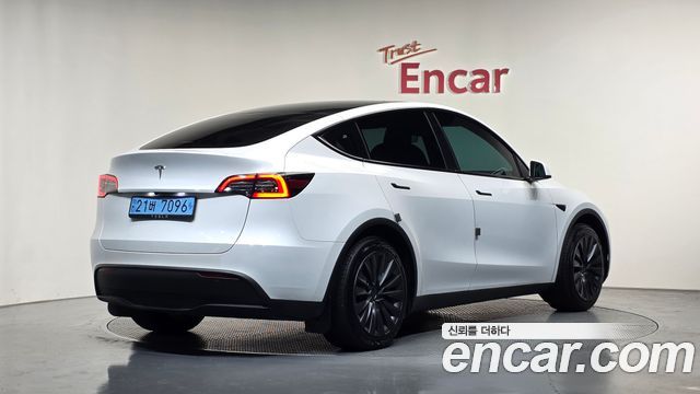 Tesla Model Y 2024 — photo 2