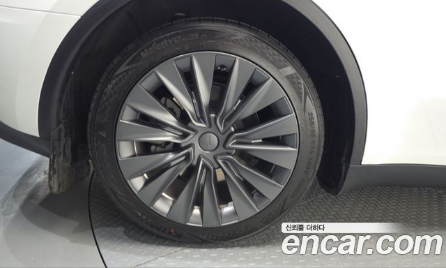 Tesla Model Y 2024 — photo 5