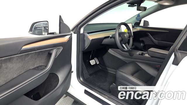 Tesla Model Y 2024 — photo 13