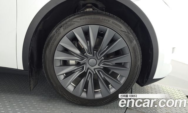 Tesla Model Y 2024 — photo 7