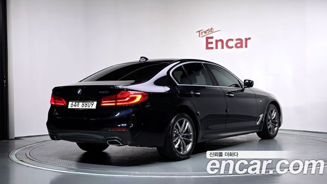 BMW 5-Series 2018 — photo 2