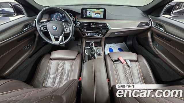 BMW 5-Series 2018 — photo 10