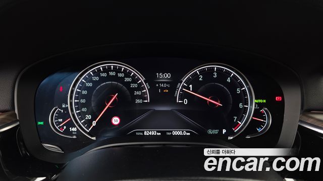 BMW 5-Series 2018 — photo 11