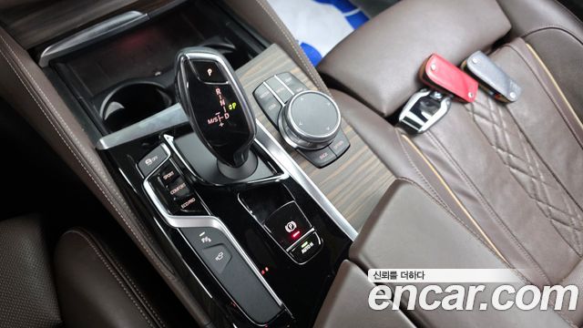 BMW 5-Series 2018 — photo 12