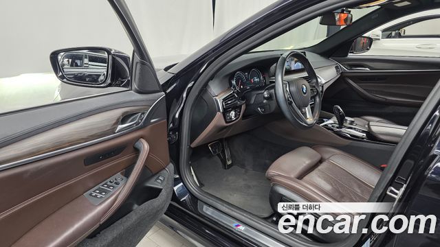 BMW 5-Series 2018 — photo 13