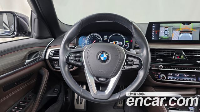 BMW 5-Series 2018 — photo 18
