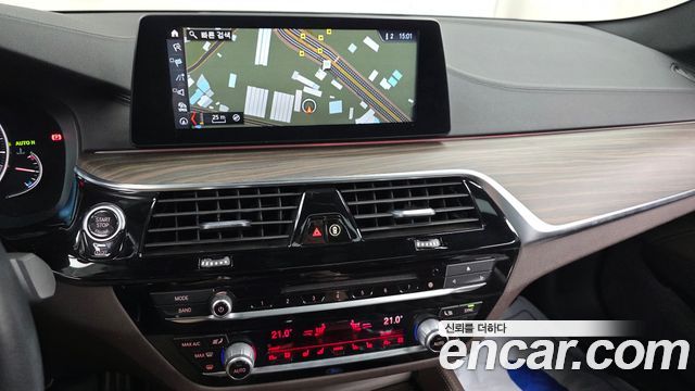 BMW 5-Series 2018 — photo 19