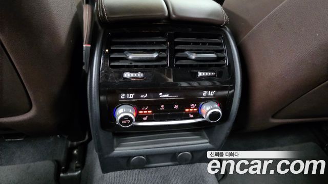 BMW 5-Series 2018 — photo 24