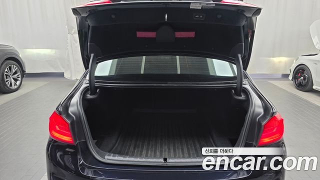 BMW 5-Series 2018 — photo 26