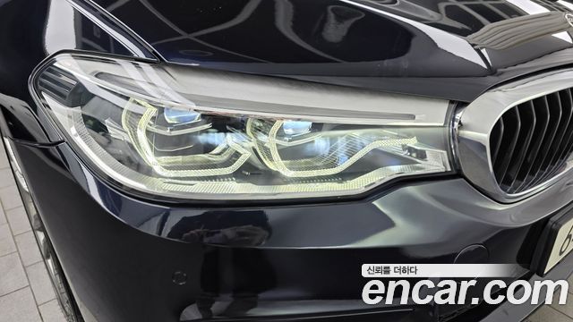 BMW 5-Series 2018 — photo 8