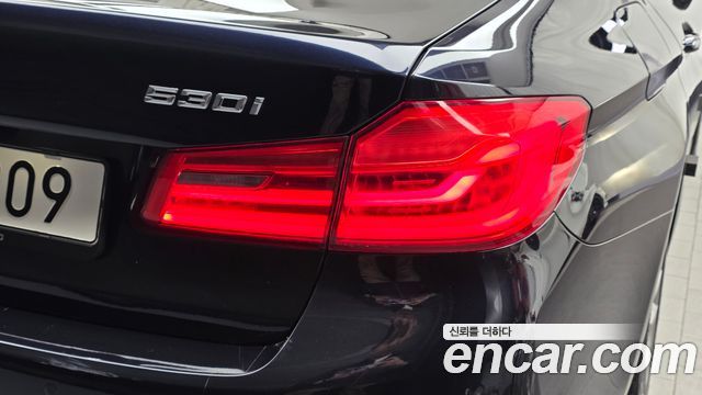BMW 5-Series 2018 — photo 9