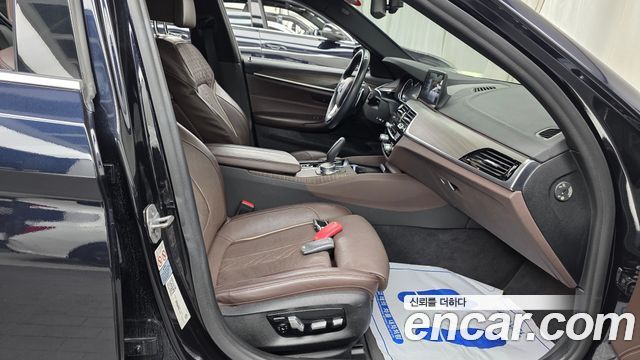 BMW 5-Series 2018 — photo 16