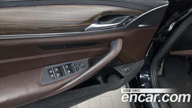 BMW 5-Series 2018 — photo 28