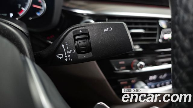 BMW 5-Series 2018 — photo 30