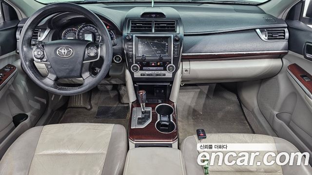 Toyota Camry 2012 — photo 10