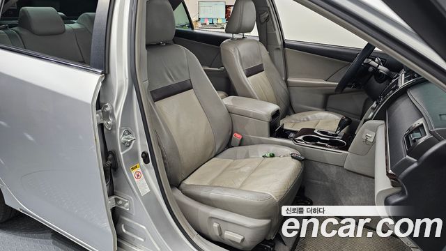 Toyota Camry 2012 — photo 18