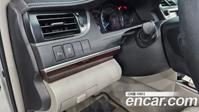 Toyota Camry 2012 — photo 23