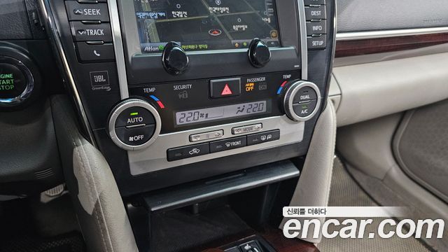 Toyota Camry 2012 — photo 32