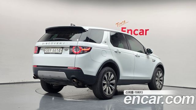 Land Rover Discovery Sport 2017 — photo 2