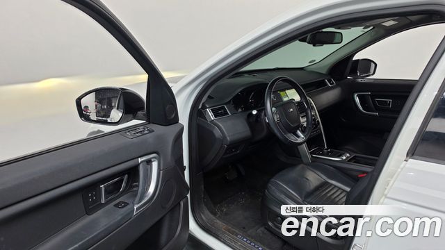 Land Rover Discovery Sport 2017 — photo 10