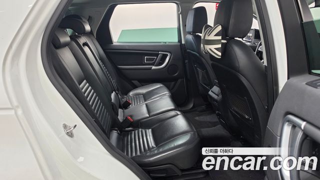 Land Rover Discovery Sport 2017 — photo 11