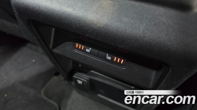 Land Rover Discovery Sport 2017 — photo 15