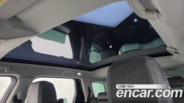 Land Rover Discovery Sport 2017 — photo 17