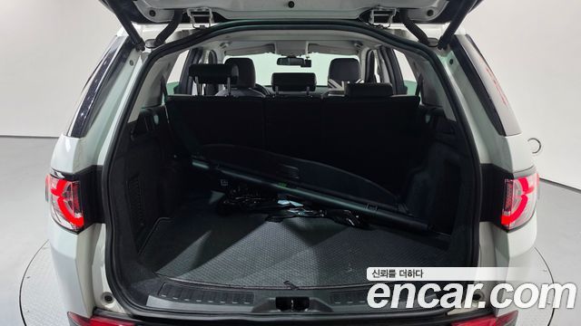 Land Rover Discovery Sport 2017 — photo 19