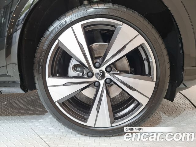 Audi Q5 2025 — photo 5