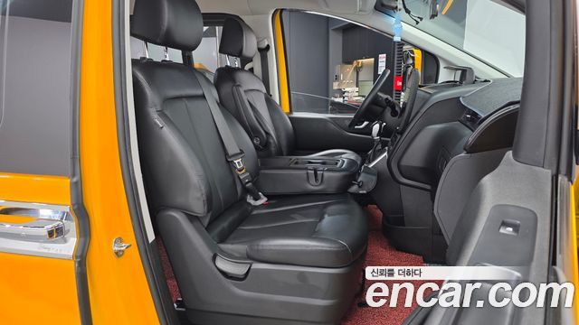 Hyundai Staria 2022 — photo 17