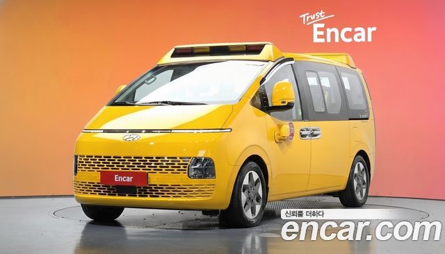 Hyundai Staria 2022 — photo 1