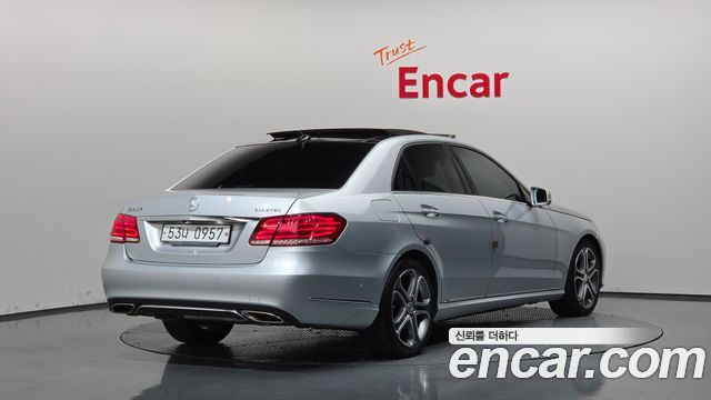 Mercedes-Benz E-Class 2016 — photo 2