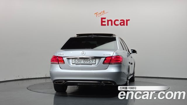 Mercedes-Benz E-Class 2016 — photo 4