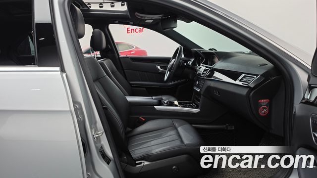 Mercedes-Benz E-Class 2016 — photo 11