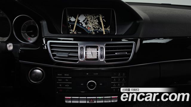 Mercedes-Benz E-Class 2016 — photo 12