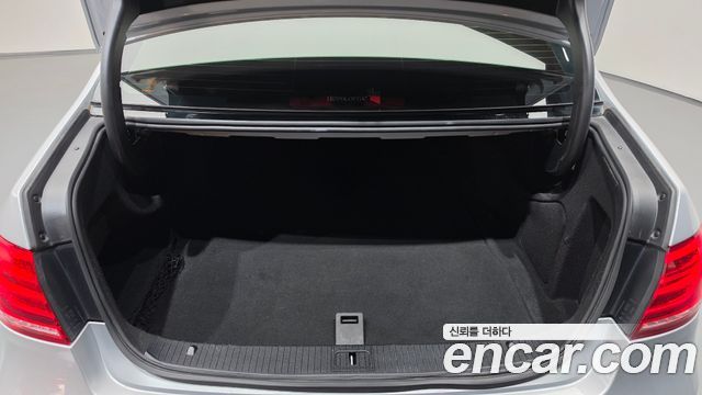 Mercedes-Benz E-Class 2016 — photo 18