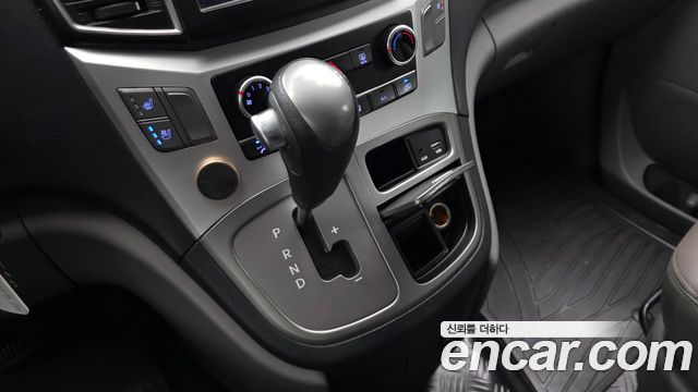Hyundai Starex 2017 — photo 12