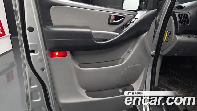 Hyundai Starex 2017 — photo 15